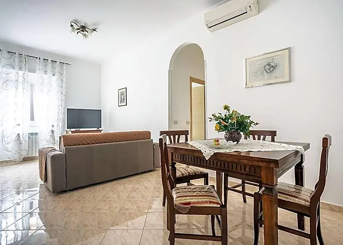 Portside Aparthotel 3*